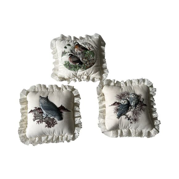 Vintage 80s Hand Made Quilted Lace Decorative Throw/Tea Pillows Farm Cottage - Picture 1 of 5